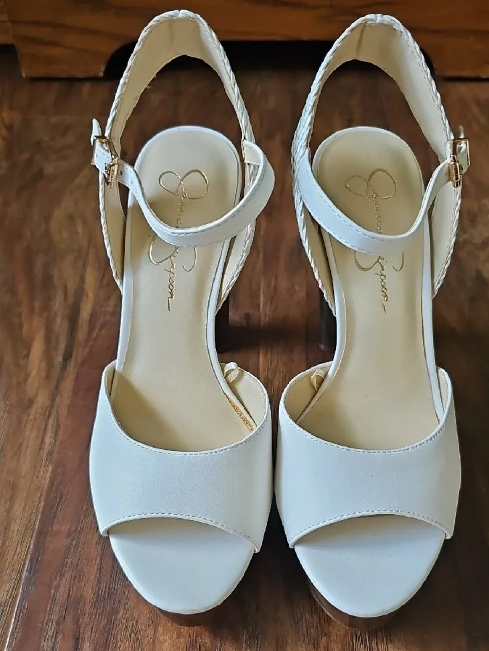 Jessica Simpson chic white